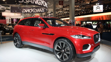 Jaguar C-X17 rouge