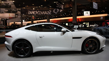 Jaguar F-Type Coupé - blanc - profil droit