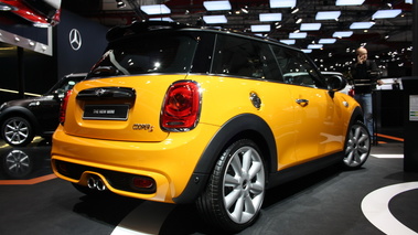 Mini Cooper S 2014 - jaune - 3/4 arrière droit