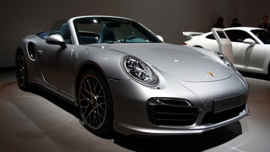 POrsche 911 Turbo S Cabrio - grise - 3/4 avant droit