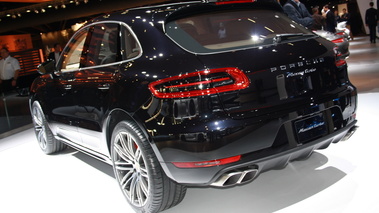 Porsche Macan Turbo - noir - 3/4 arrière gauche