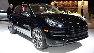 Porsche Macan Turbo - noir - 3/4 avant droit