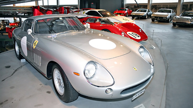 Exposition Ferrari - Panthéon Automobile de Bâle - 275 GTB/C gris 3/4 avant droit