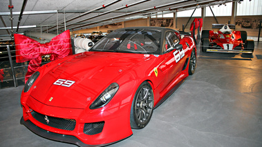 Exposition Ferrari - Panthéon Automobile de Bâle - 599XX rouge 3/4 avant gauche 3