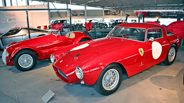 Exposition Ferrari - Panthéon Automobile de Bâle - ancienne rouge 3/4 avant gauche 2