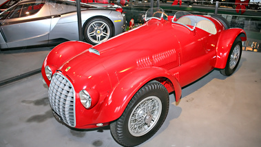 Exposition Ferrari - Panthéon Automobile de Bâle - ancienne rouge 3/4 avant gauche