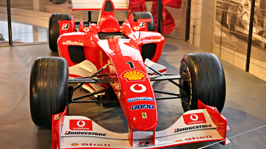Exposition Ferrari - Panthéon Automobile de Bâle - F1 rouge face avant