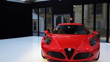 Alfa Romeo 4C rouge face avant