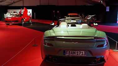 Aston Martin Vanquish Volante vert face arrière