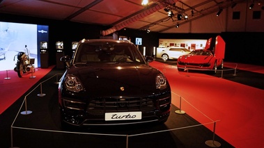 Porsche Macan Turbo noir face avant