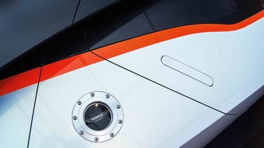 Aston Martin DP-100 trappe à essence 