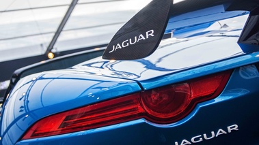 Jaguar Project 7 bleu feux arrière 