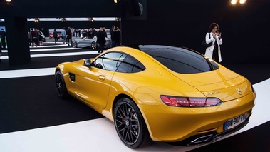 Mercedes AMG GT S jaune 3/4 arrière gauche