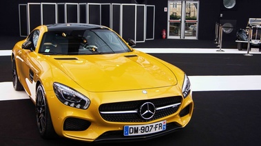 Mercedes AMG GT S jaune 3/4 avant droit 