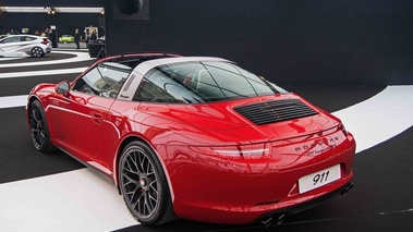 Porsche 991 Targa 4 GTS rouge 3/4 arrière gauche