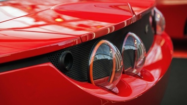 Festival Automobile International de Paris 2017 - Fioravanti C100r rouge feux arrière