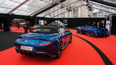 Festival Automobile International de Paris 2018 - Aston Martin Vanquish S Volante bleu 3/4 arrière droit