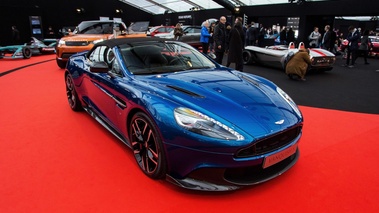 Festival Automobile International de Paris 2018 - Aston Martin Vanquish S Volante bleu 3/4 avant droit