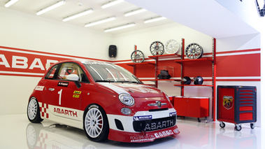 Abarth 500 course rouge 3/4 avant droit