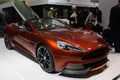 Aston Martin Vanquish Volante bordeaux 3/4 avant droit