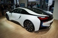 BMW i8 blanc 3/4 arrière gauche