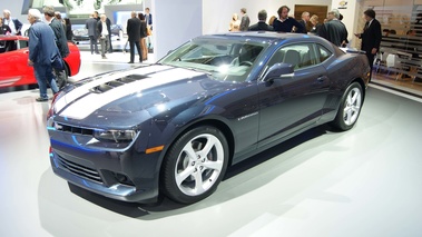 Chevrolet Camaro anthracite 3/4 avant gauche