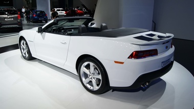 Chevrolet Camaro Convertible blanc 3/4 arrière gauche