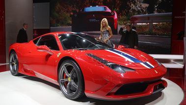 Ferrari 458 Speciale rouge 3/4 avant droit