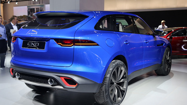 Jaguar C-X17 3/4 arrière droit