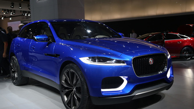 Jaguar C-X17 3/4 avant droit