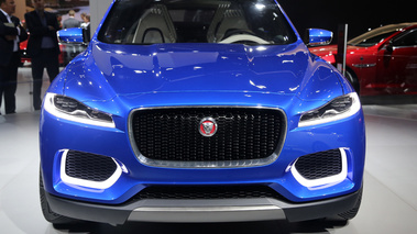 Jaguar C-X17 bleu face avant