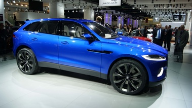 Jaguar C-X17 profil