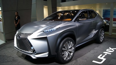 Lexus LF-NX 3/4 avant gauche