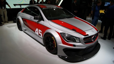 Mercedes CLA 45 AMG Racing Series 3/4 avant droit