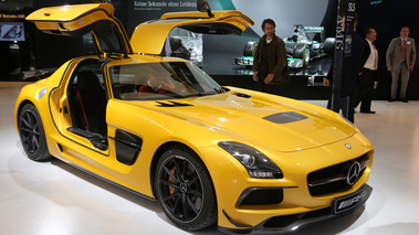 Mercedes SLS AMG Black Series jaune 3/4 avant droit