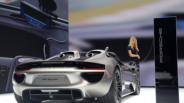 Porsche 918 Spyder anthracite 3/4 arrière droit