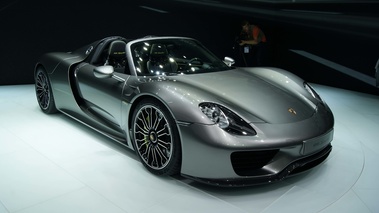 Porsche 918 Spyder anthracite 3/4 avant droit