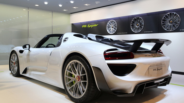 Porsche 918 Spyder blanc 3/4 arrière gauche