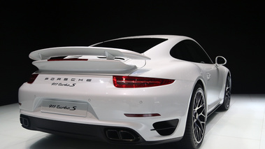 Porsche 991 Turbo S blanc 3/4 arrière droit