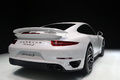 Porsche 991 Turbo S blanc 3/4 arrière droit