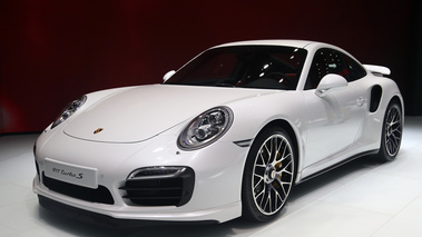 Porsche 991 Turbo S blanc 3/4 avant gauche 2