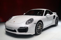 Porsche 991 Turbo S blanc 3/4 avant gauche 2