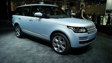 Range Rover Hybrid bleu 3/4 avant droit