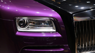 Rolls Royce Wraith violet/noir phare avant