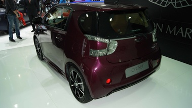 Salon de Genève 2012 - Aston Martin Cygnet Q violet 3/4 arrière gauche