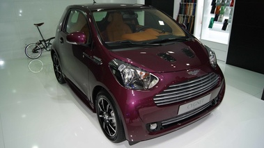 Salon de Genève 2012 - Aston Martin Cygnet Q violet 3/4 avant droit