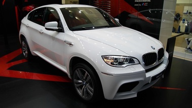 Salon de Genève 2012 - BMW X6 M blanc 3/4 avant droit