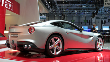Salon de Genève 2012 - Ferrari F12 Berlinetta gris mate 3/4 arrière droit