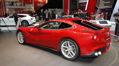 Salon de Genève 2012 - Ferrari F12 Berlinetta rouge 3/4 arrière gauche