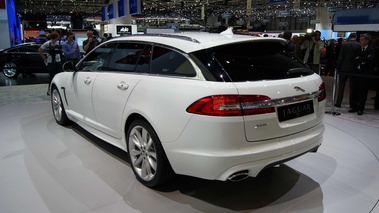 Salon de Genève 2012 - Jaguar XF Sportbrake blanc 3/4 arrière gauche